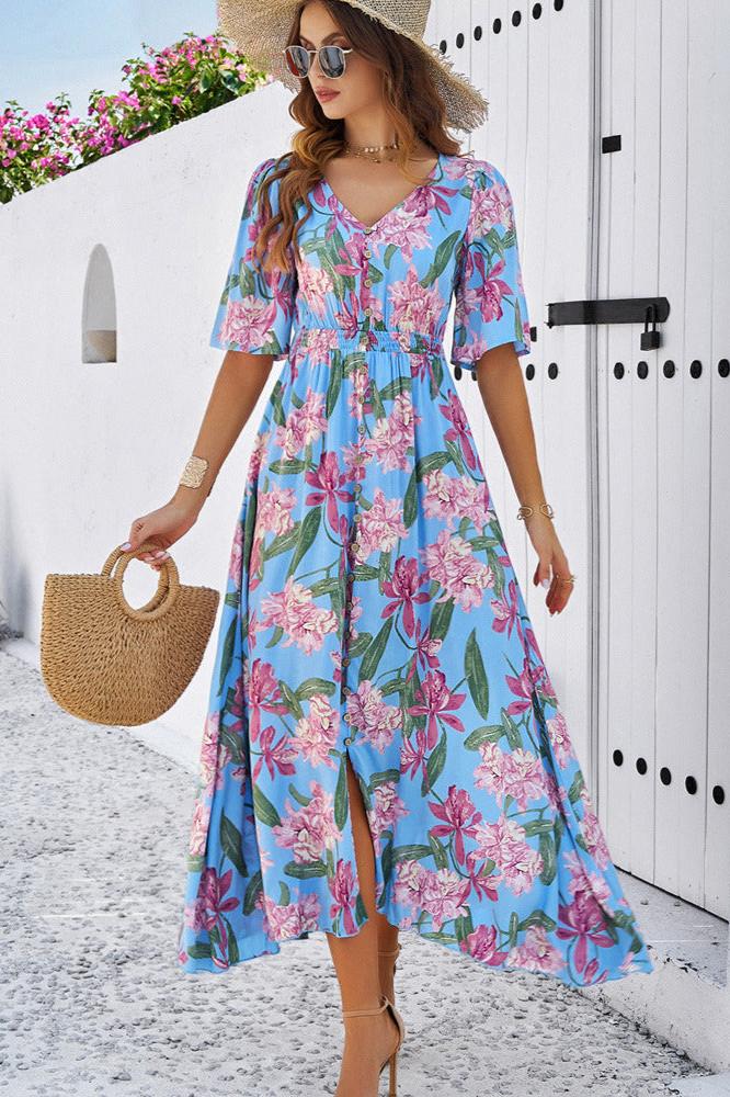 Vestido midi con escote en V y abertura lateral con estampado floral de verano en azul chic 