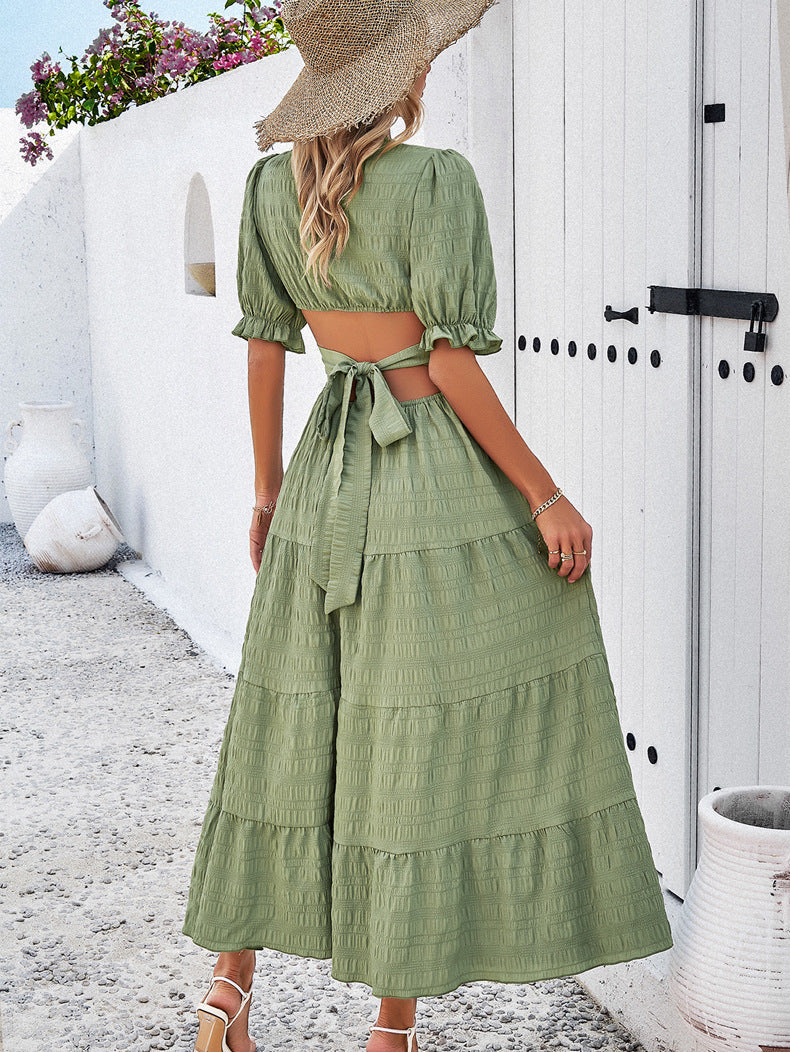 Vestido verde militar con escote en V y cintura anudada 