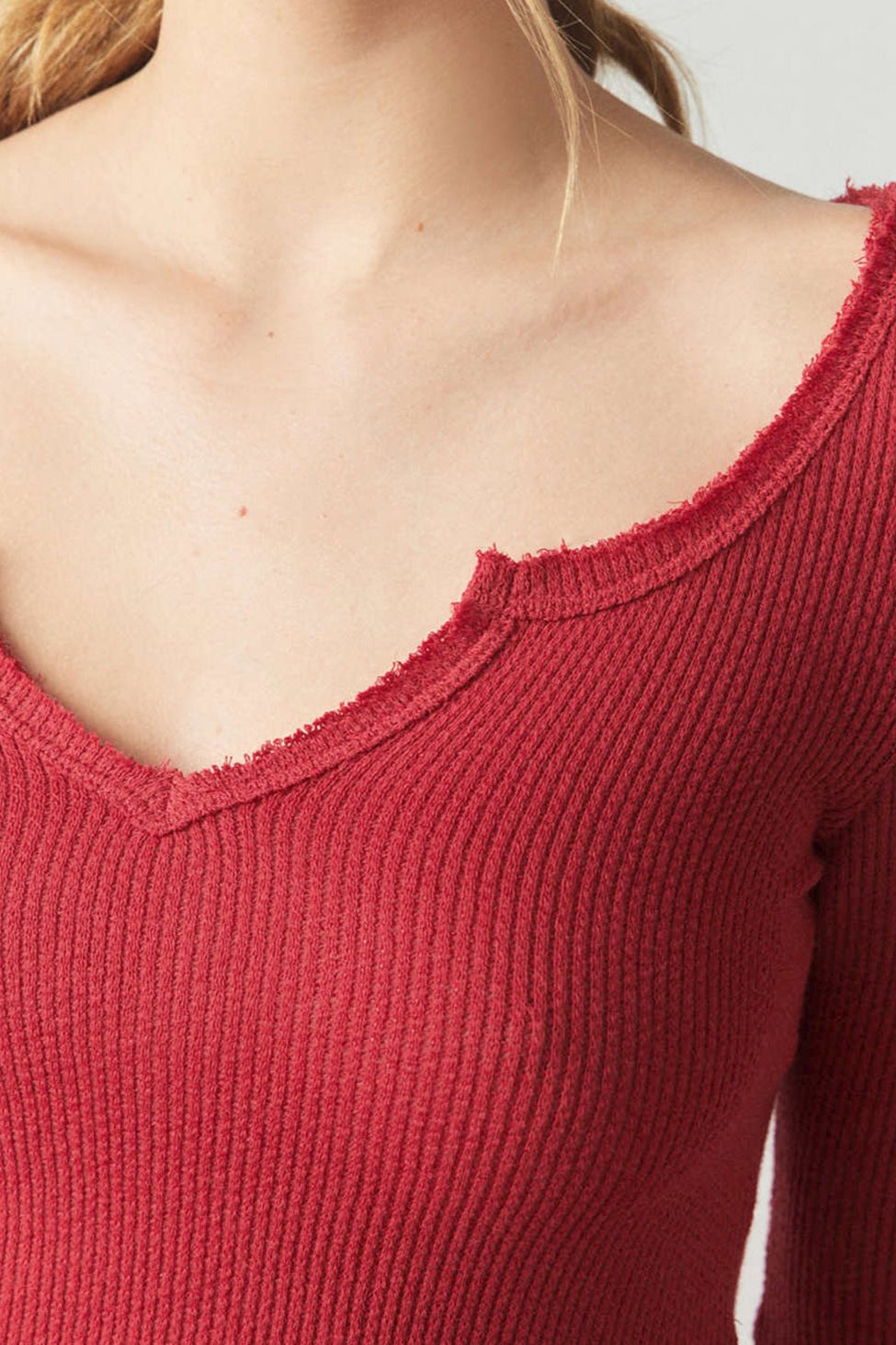 Blusa de punto con cuello en V y manga larga de canalé rojo 