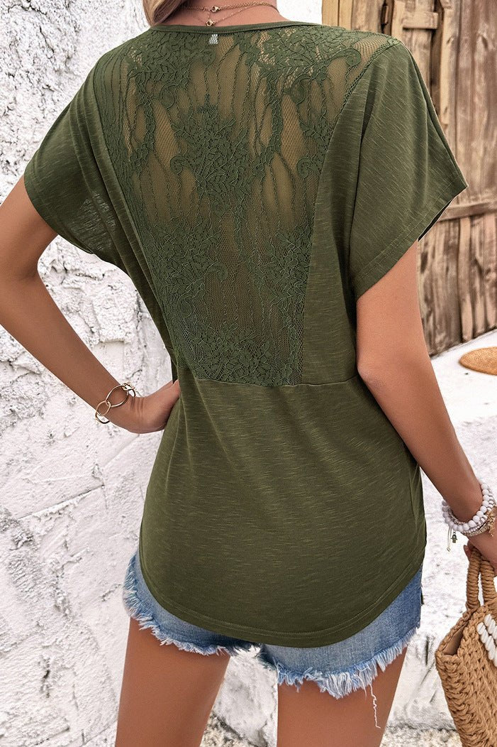 Elegante blusa verde con escote en V profundo y mangas cortas fruncidas 