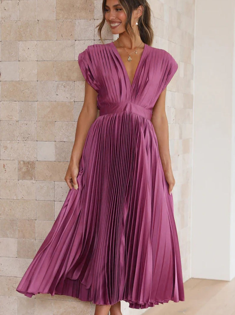 Vestido morado plisado informal con escote en V 