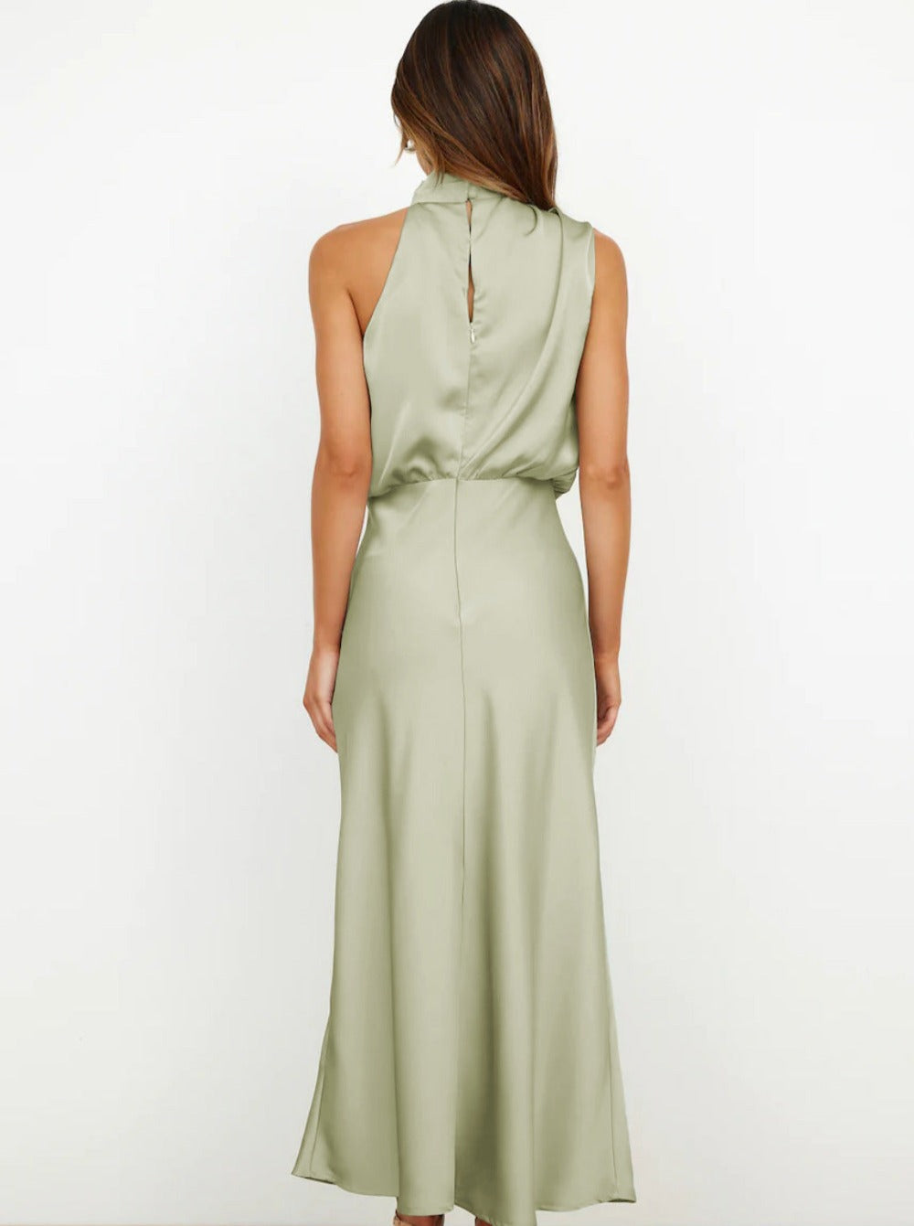 Elegante vestido verde claro con cuello halter 