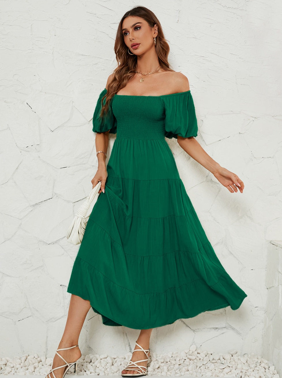 Vestido largo verde oscuro con escote cuadrado, mangas abullonadas y cintura alta 