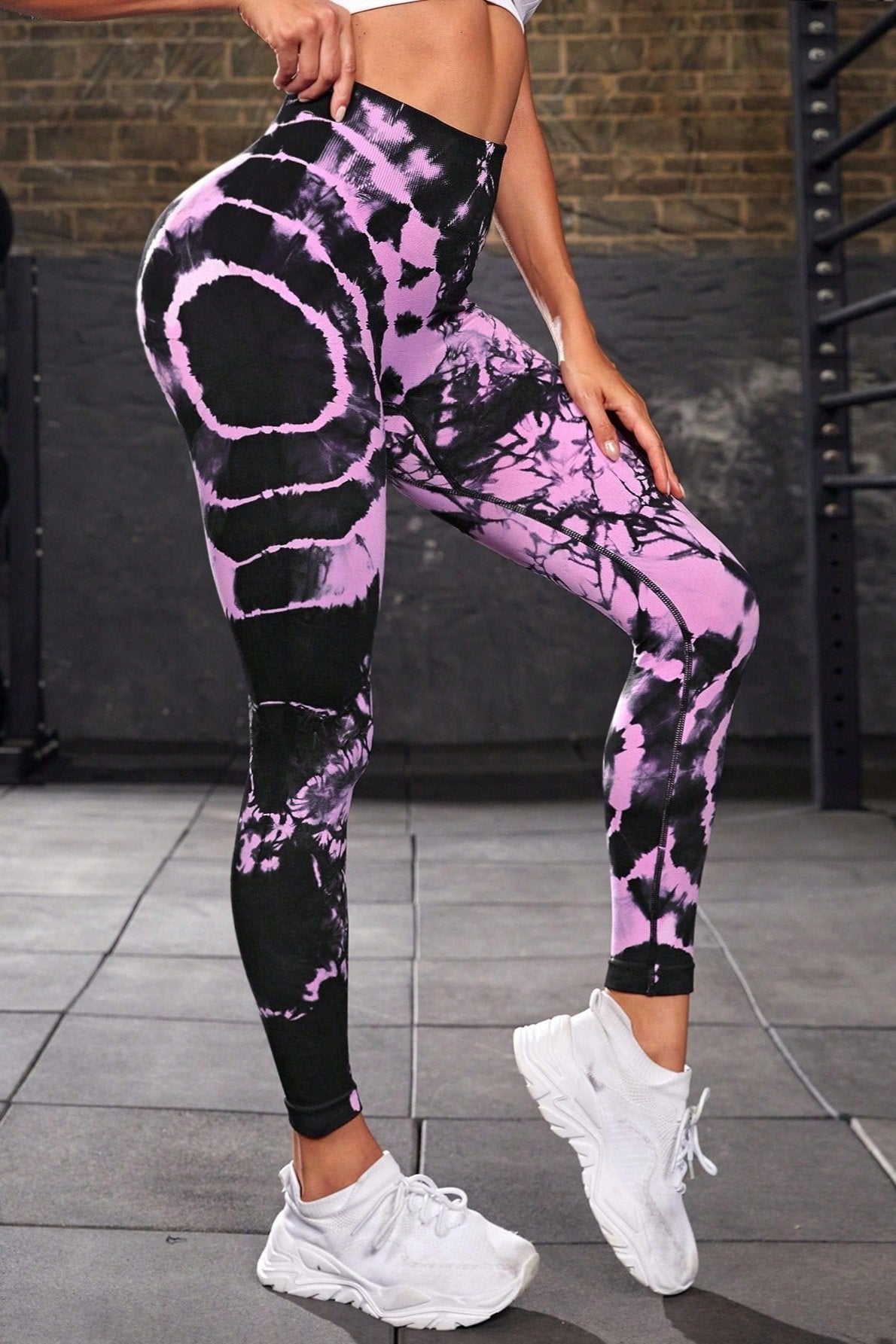 Pantalones de yoga de cintura alta con efecto tie dye sin costuras en color morado 