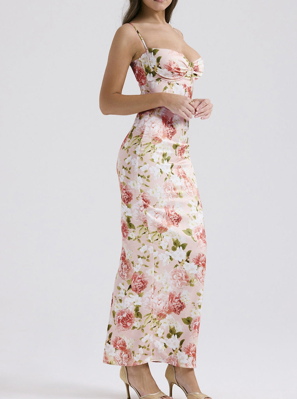 Elegante vestido ajustado con corsé y estampado floral 