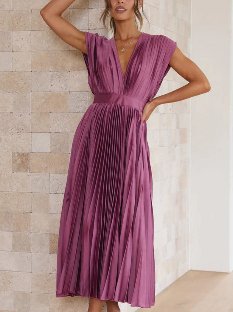 Vestido morado plisado informal con escote en V 