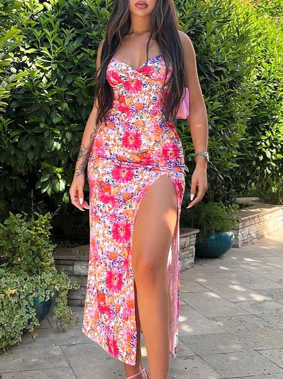 Vestido de verano sexy con abertura reveladora y estampado floral 