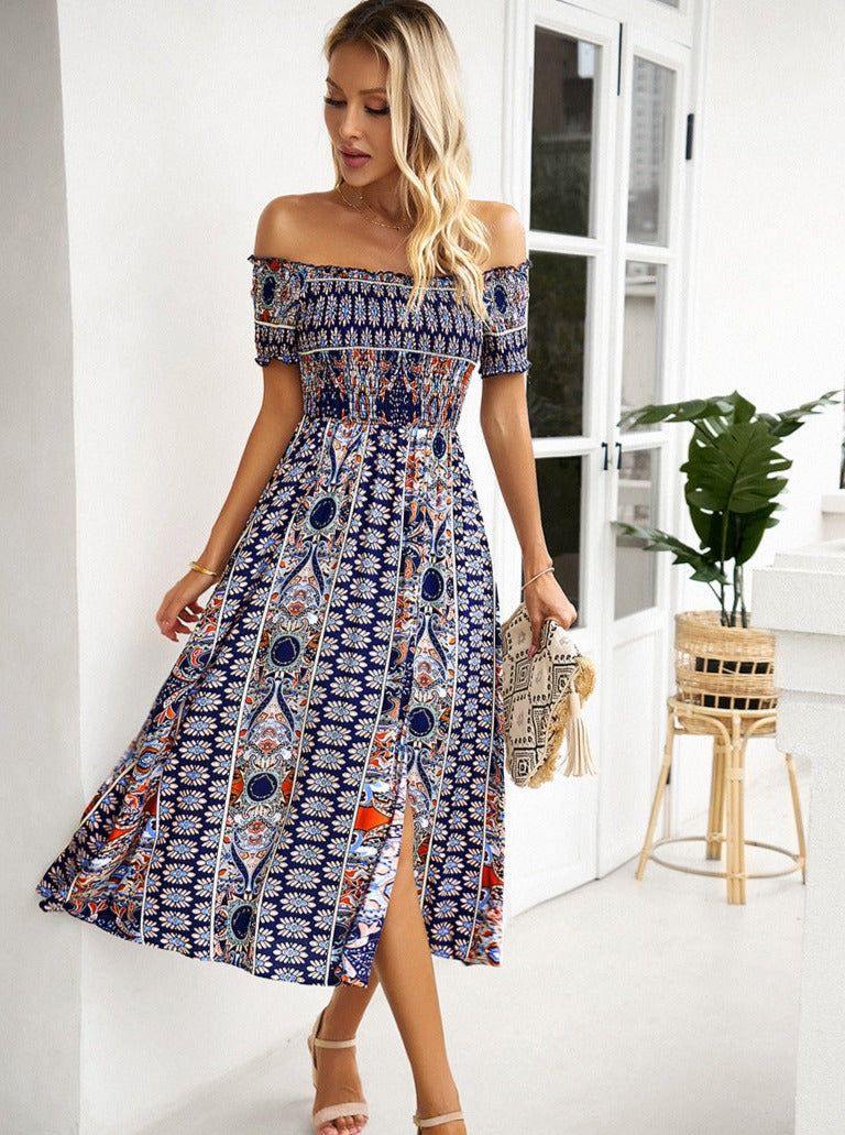 Vestido azul con hombros descubiertos y estampado bohemio