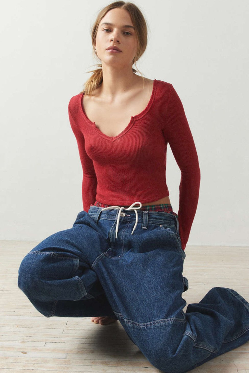 Blusa de punto con cuello en V y manga larga de canalé rojo 