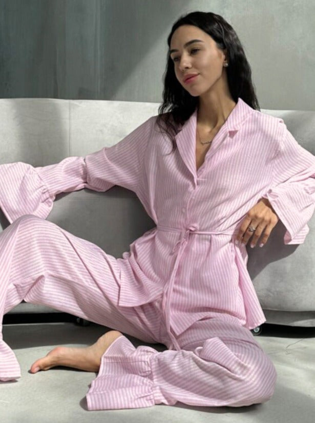 Conjunto de pijama de manga larga con rayas y volantes en color rosa 