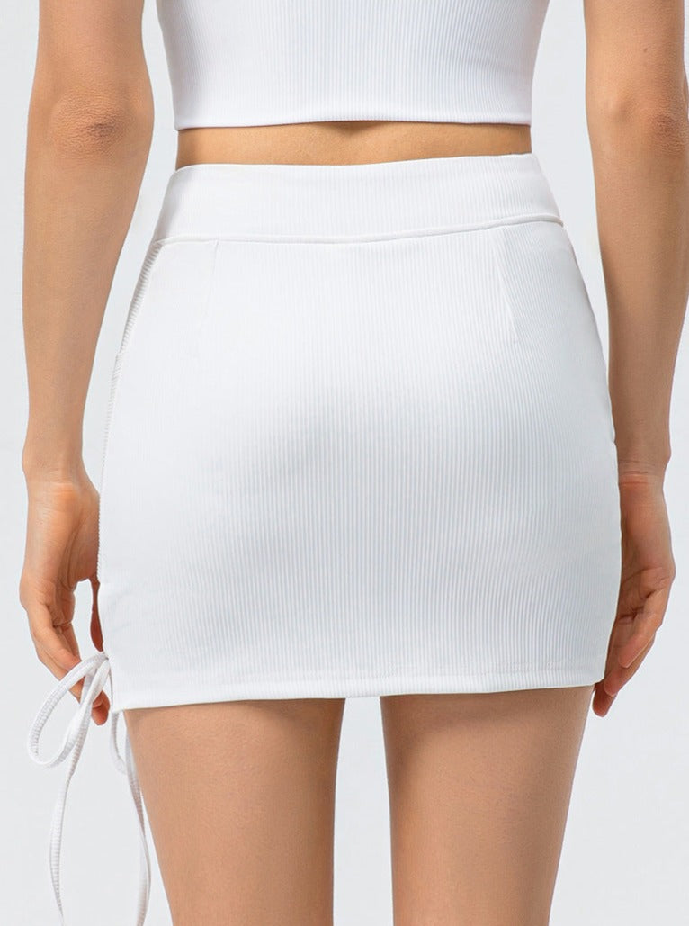 Falda deportiva sexy blanca ajustada con tirantes 