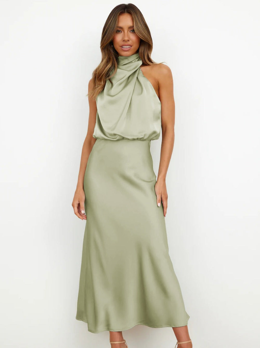 Elegante vestido verde claro con cuello halter 