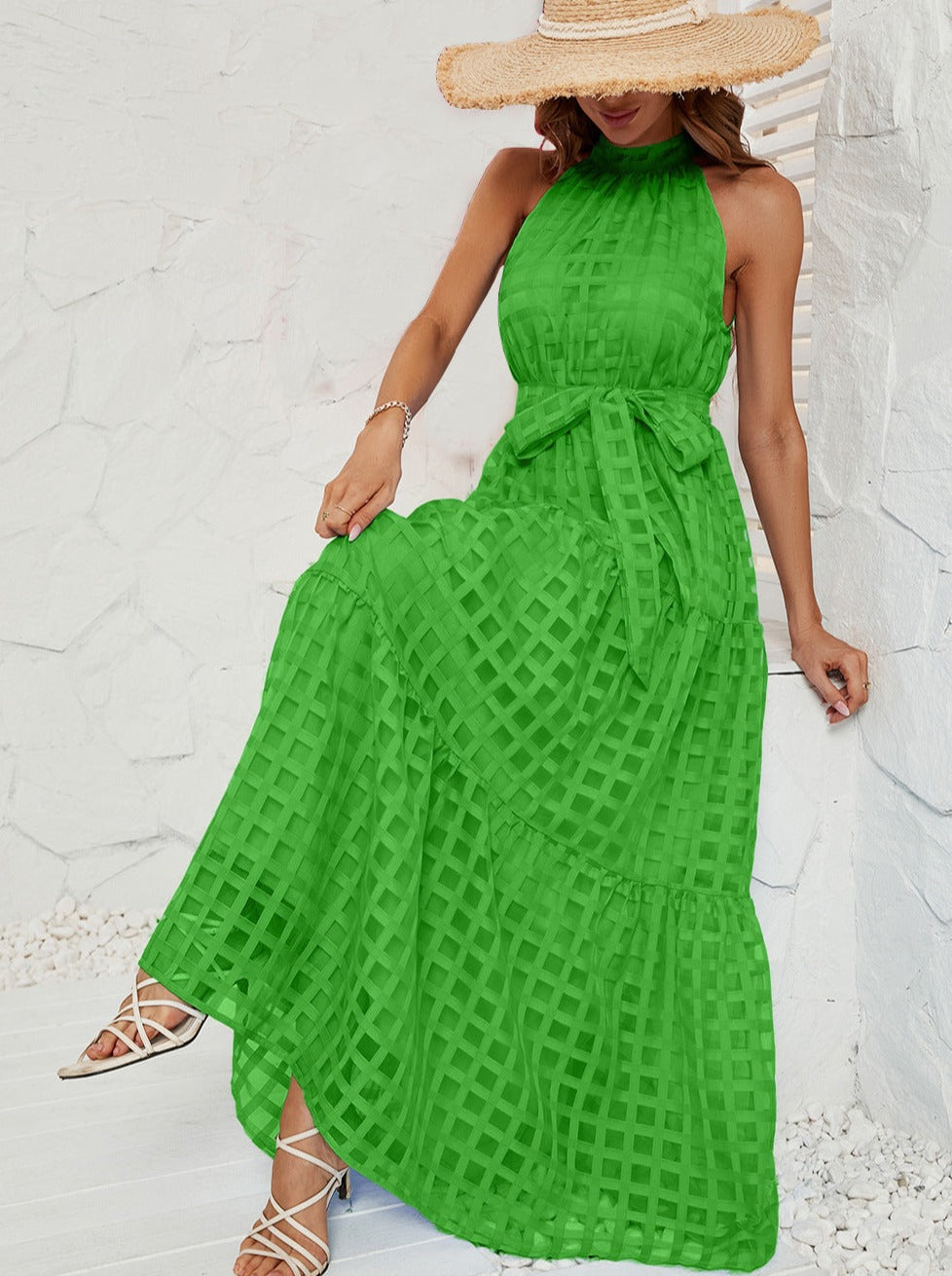 Vestido largo con cinturón y escote halter de malla verde 