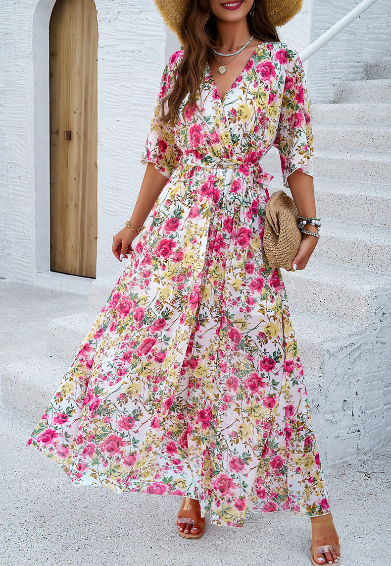 Vestido plisado con escote en V y estampado floral