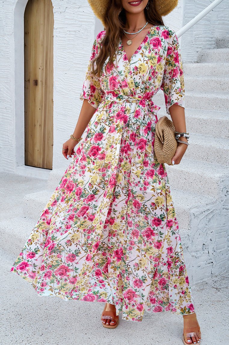 Vestido midi cruzado con escote en V y cinturón con estampado floral rosa 