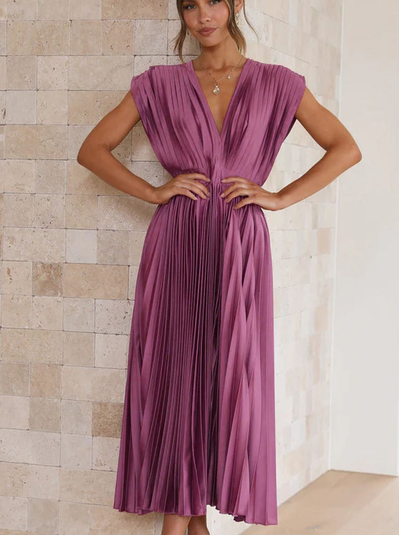 Vestido morado plisado informal con escote en V 