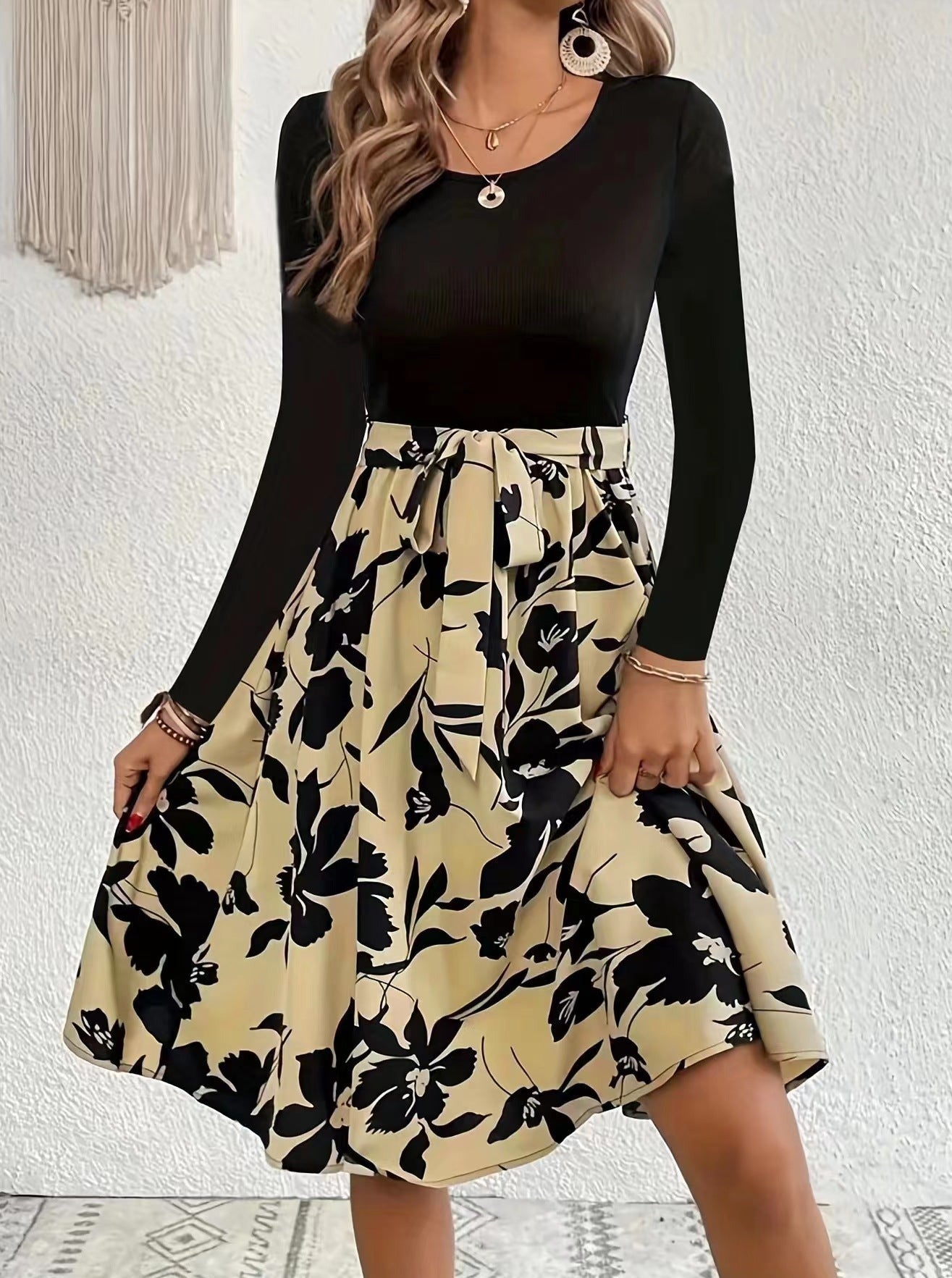 Conjunto elegante de falda de cintura alta y mangas largas con estampado