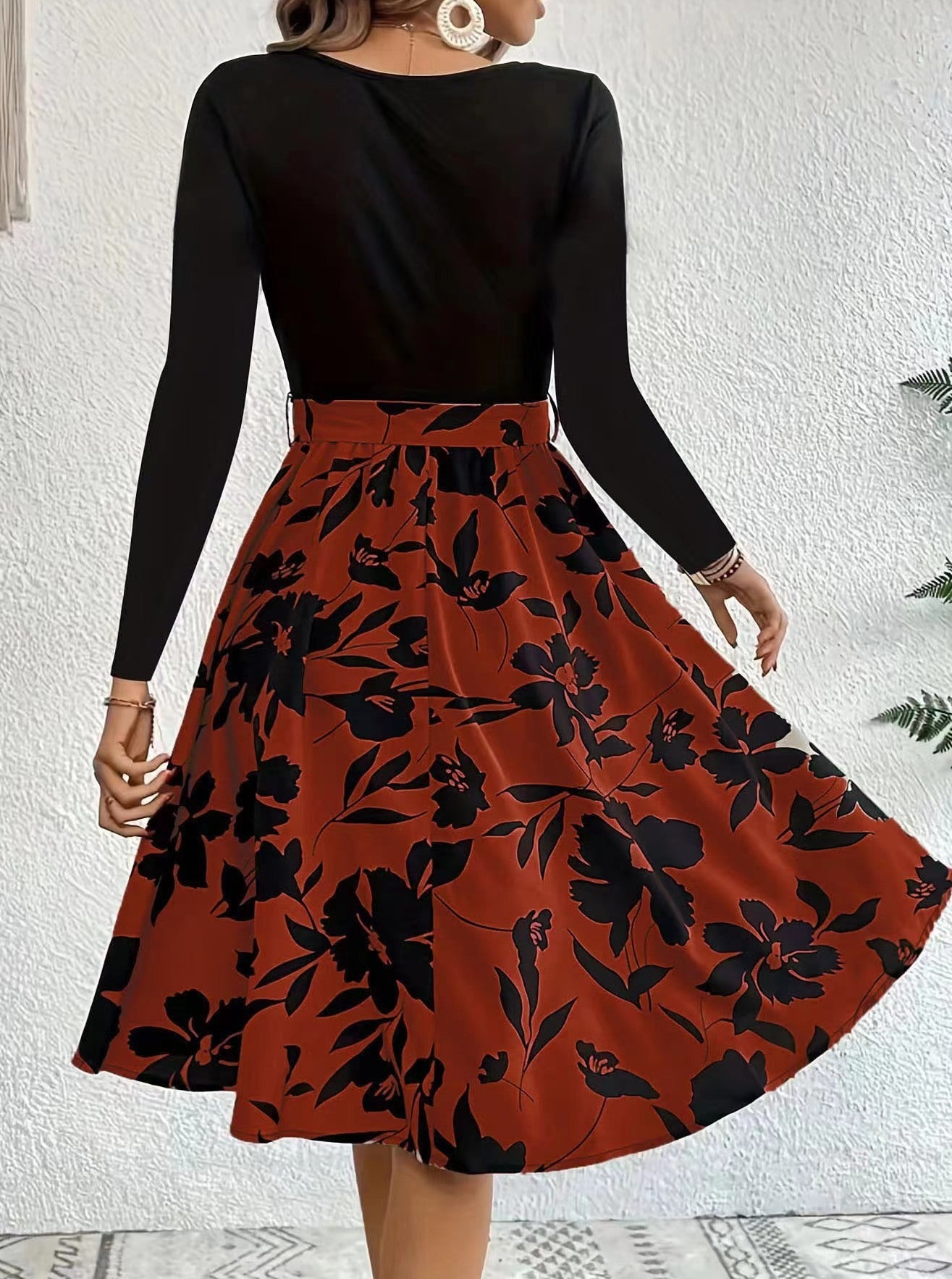 Conjunto elegante de falda de cintura alta y mangas largas con estampado