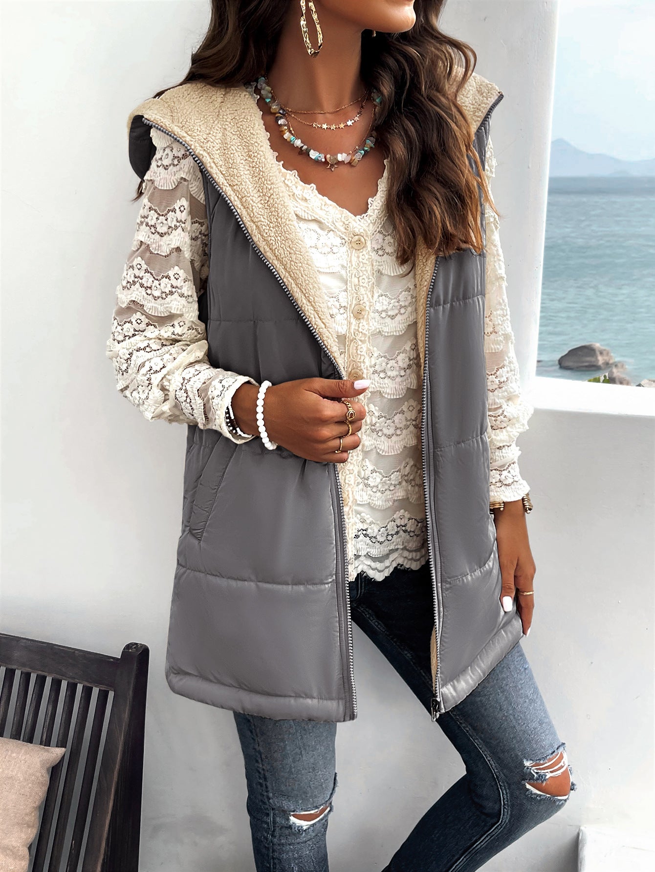 Elegant Puffer Vest with Hood and Sherpa Lining for Cozy Outings