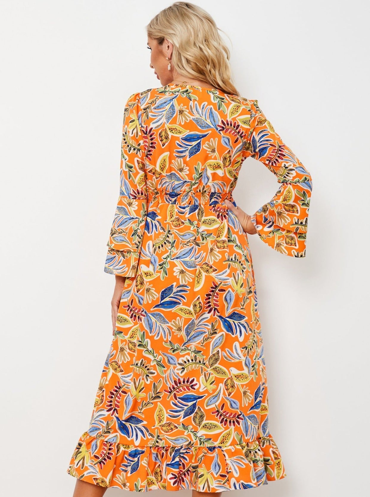 Vestido midi de manga larga con escote en V y estampado floral en color naranja