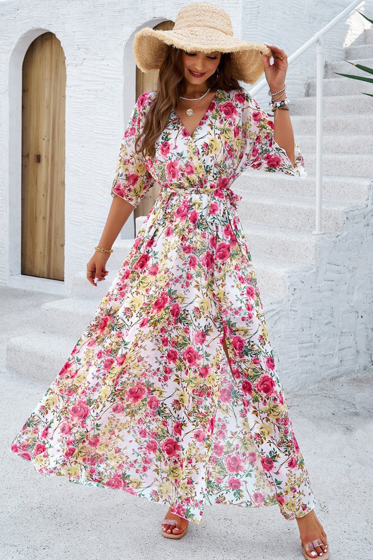 Vestido midi cruzado con escote en V y cinturón con estampado floral rosa 