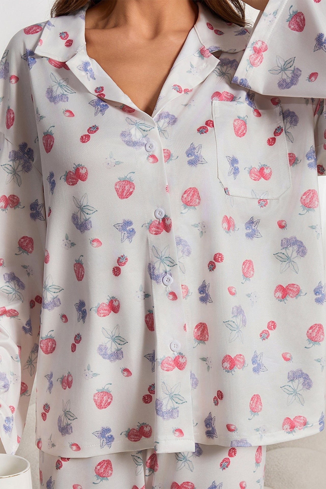 Conjunto de pijama de manga larga con estampado de frutas en color blanco y pierna ancha 