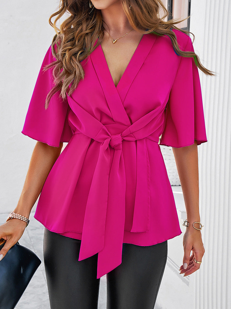 Blusa con lazo y escote en V en forma de rosa 