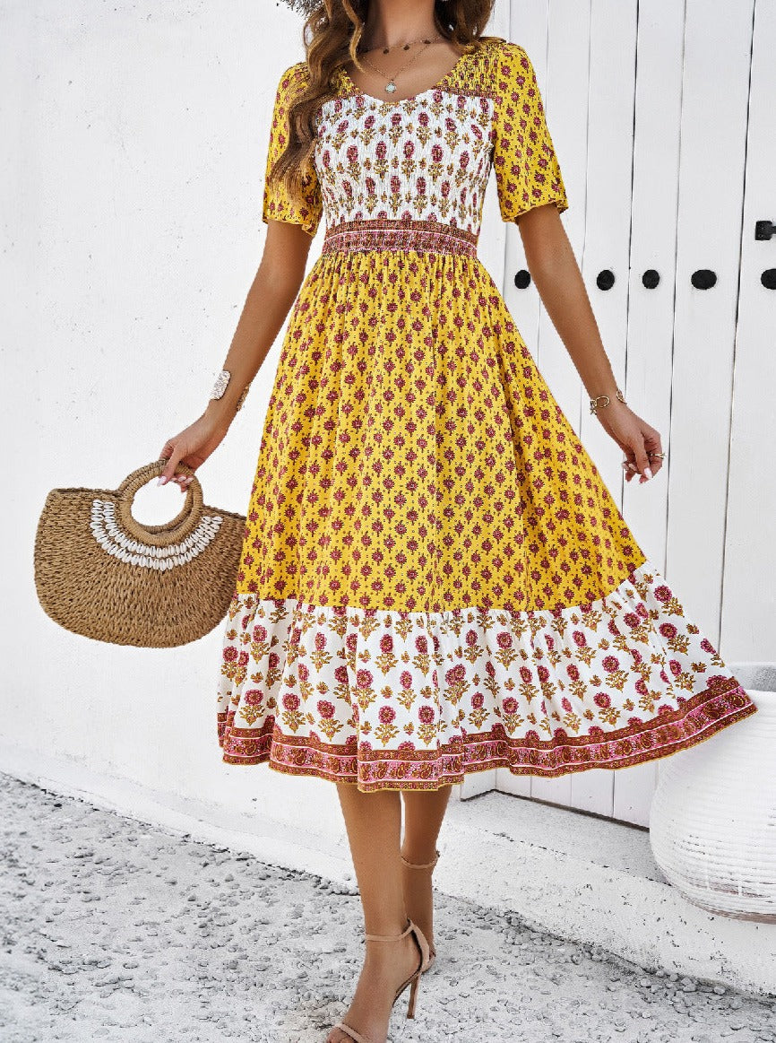 Elegante vestido de verano con estampado floral retro