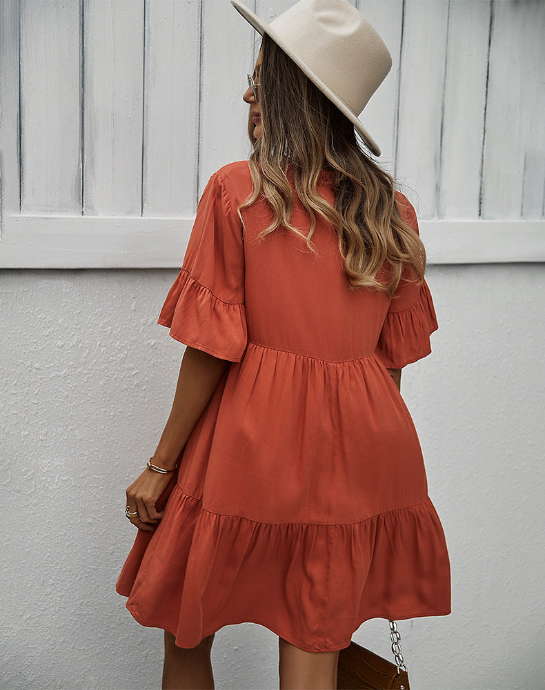 Vestido naranja de corte A con capas 