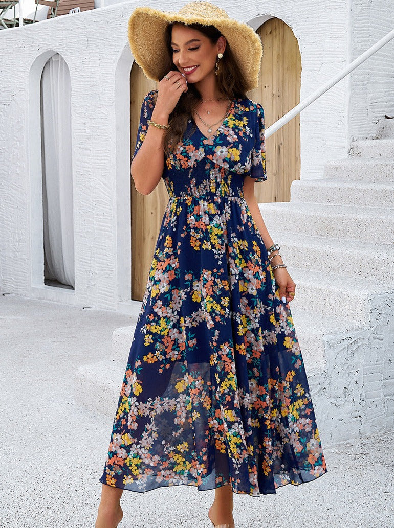 Vestido de manga corta con escote en V y estampado floral fruncido en azul oscuro 