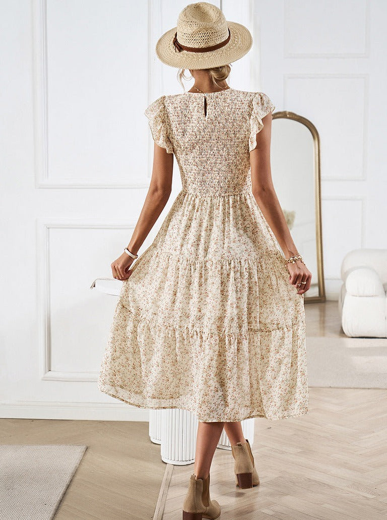 Vestido midi con volantes y cintura definida con diseño floral