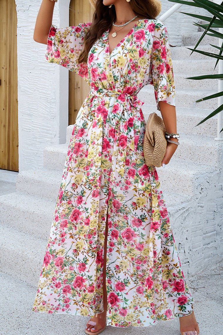 Vestido midi cruzado con escote en V y cinturón con estampado floral rosa 