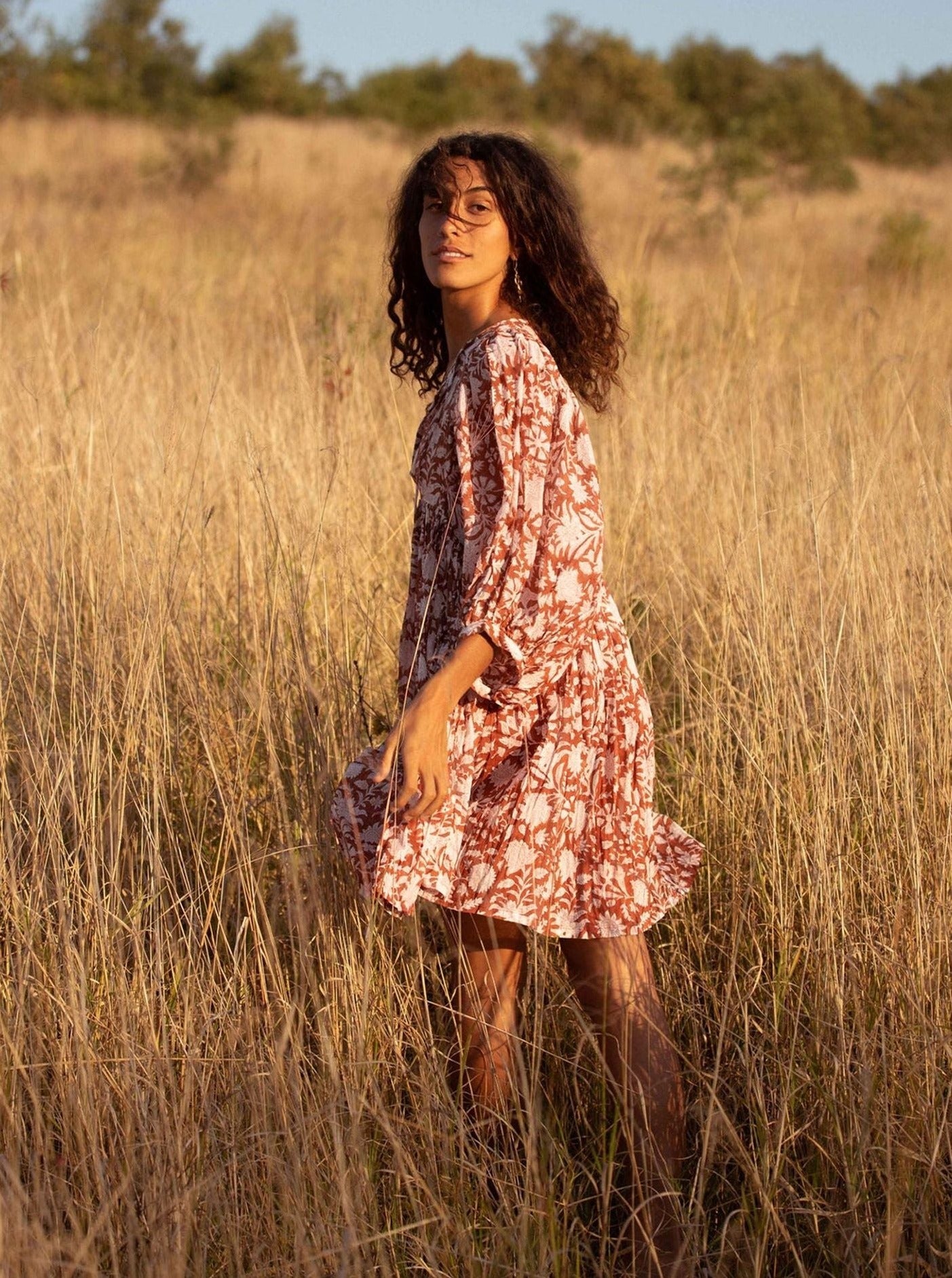 Vestido corto informal de algodón estampado