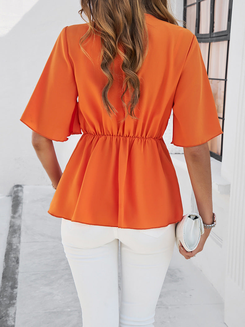 Blusa naranja con escote en V y lazo 