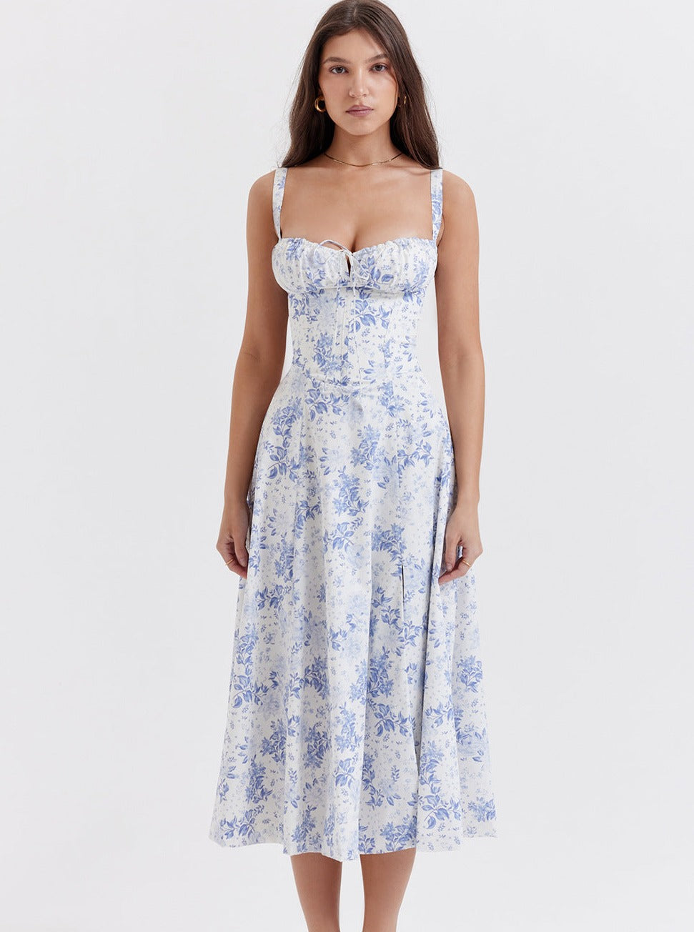 Elegante vestido midi plisado con cuello halter y estampado floral de verano 