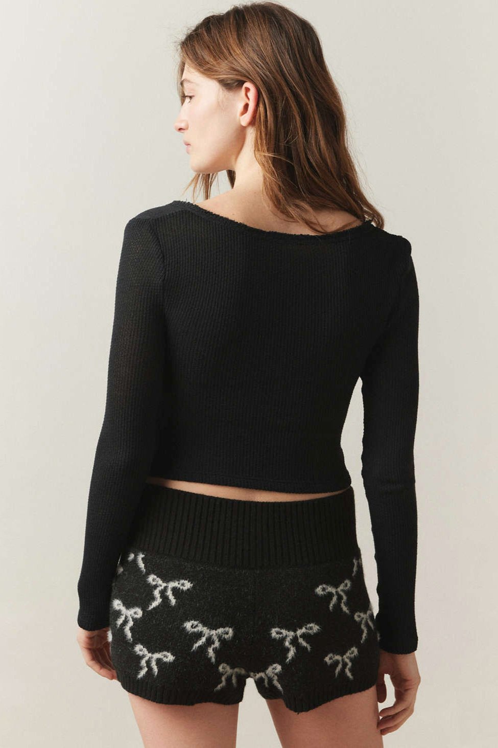 Blusa de punto con cuello en V y manga larga de canalé negro 